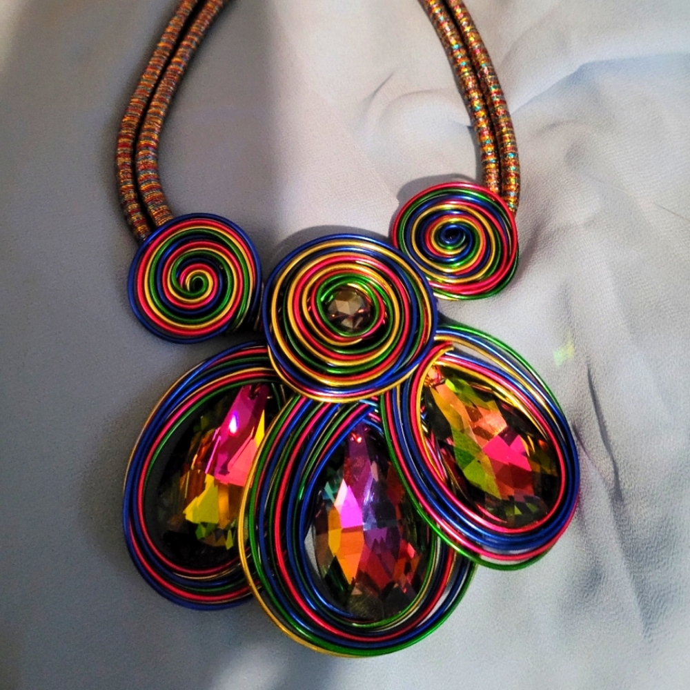 Beautiful aluminum Wire Crystal Necklace/ Earrings SetColorful Artisan Jewelry - Picture 7 of 15
